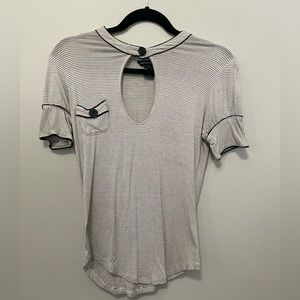 Lightweight top, short sleeved.